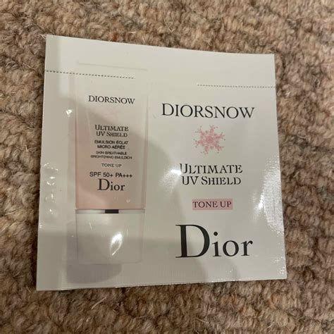 dior トーンアップ|【DIOR】 スノー UVシールド トーンアップ 50.